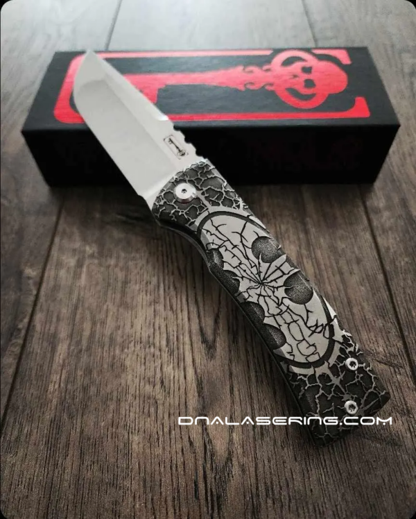 Chaves Knives - Relief Engraved Redencion 229 Kickstop - Batman / Gotham Theme - Titanium Scales - M390 Steel - COMPLETE KNIFE - Extra clip - New in box