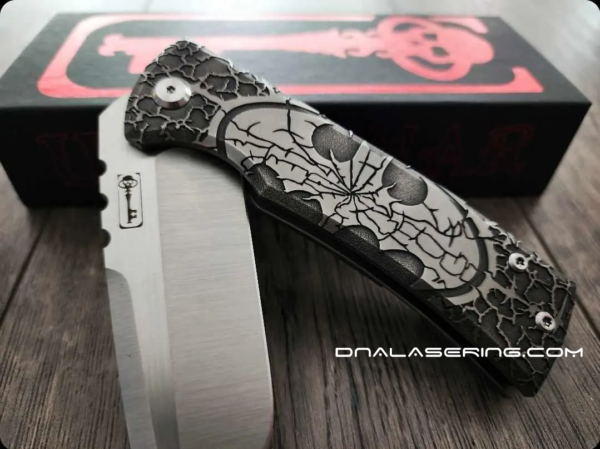 Chaves Knives - Relief Engraved Redencion 229 Kickstop - Batman / Gotham Theme - Titanium Scales - M390 Steel - COMPLETE KNIFE - Extra clip - New in box