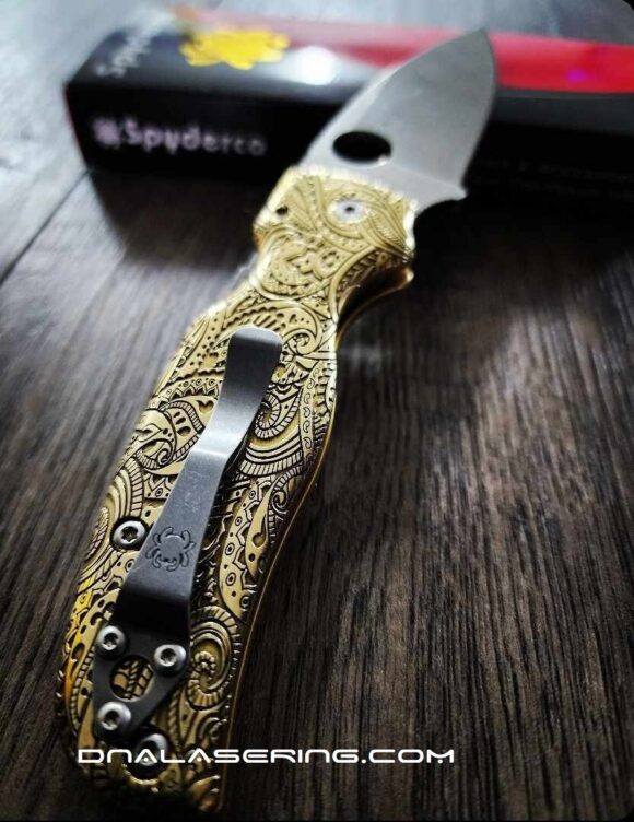 Spyderco Shaman - Paisley - Relief Laser Engraved Brass Scales - Complete Knife - Phosphor Washers - Brass Backspacer - NEW IN BOX - Image 4