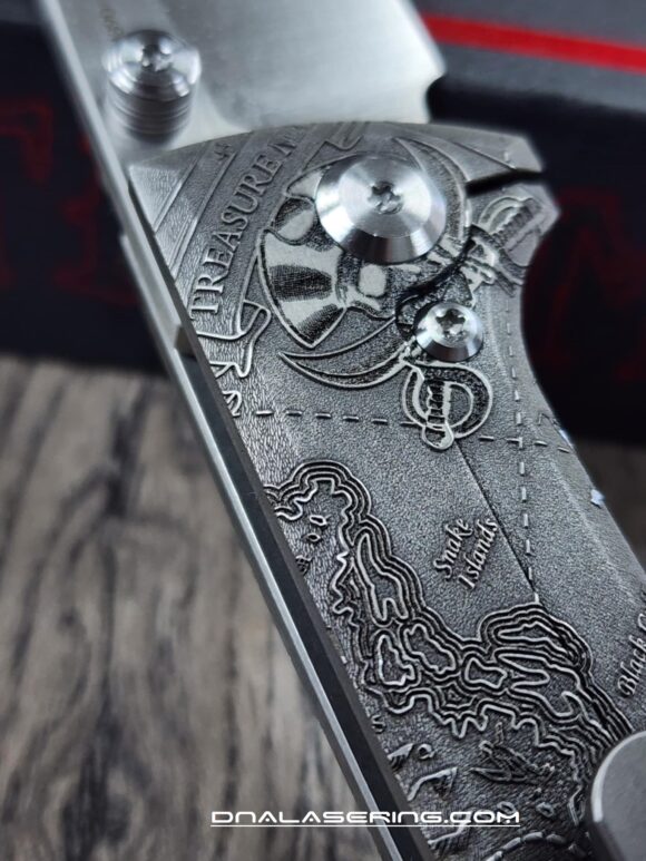 Chaves Knives - Relief Engraved RCK9 - Davy Jones - Titanium - M390 Steel - COMPLETE KNIFE - Extra clip - New in box - Image 4