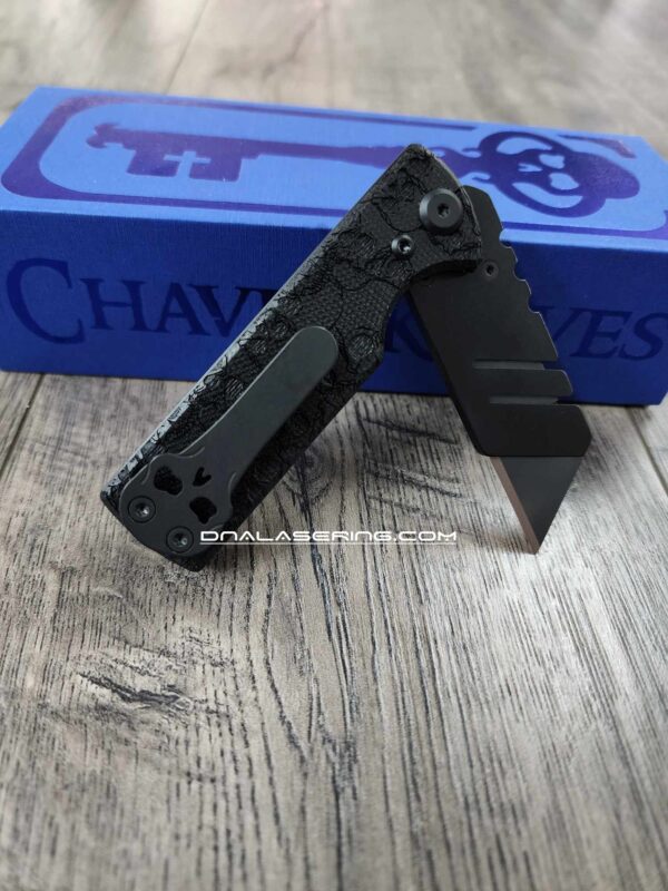 Chaves C.H.U.B. Flipper Linerlock PVD Coated with laser engraved Skulls pattern! Utility knife - EDC knife - Complete knife - New In Box