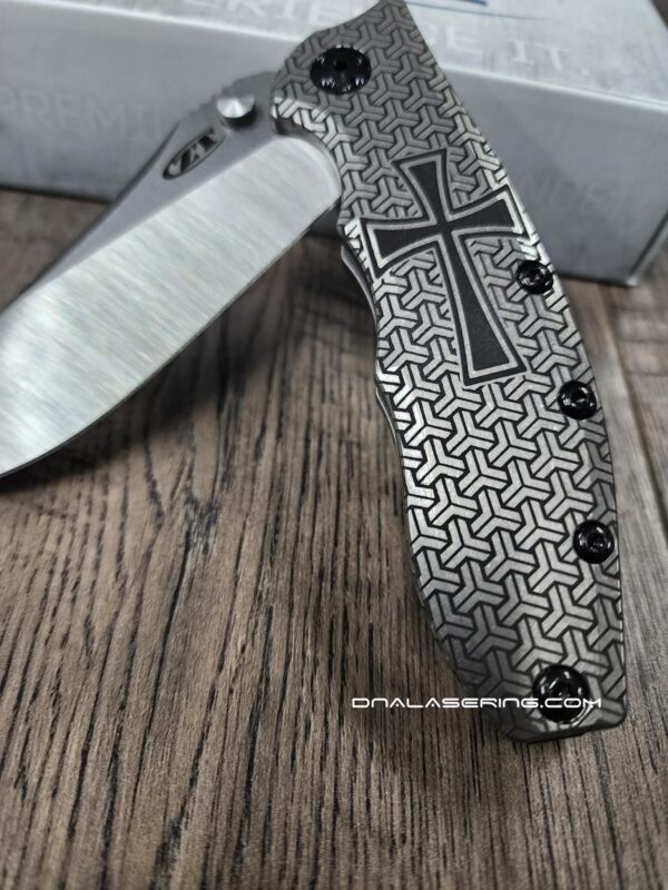 Crusader Cross - ZT Hinderer Slicer Framelock - Deep Fiber Laser Engraving - Geometric Background - EDC Knife - NIB