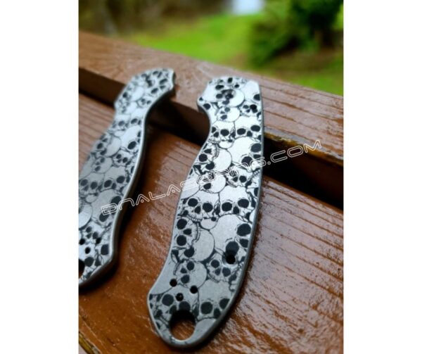 Skull design - Spyderco PM3 titanium scales with deep engraved skull pattern - EDC gear