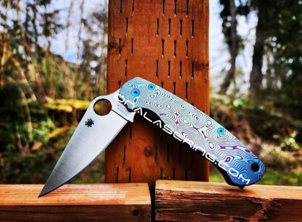 il_fullxfull.4655070124_ri4z-1.jpg Damascus Pattern - Spyderco PM2 TI - Fiber Laser Deep Engraved - Anodized Titanium Knife Scales - Flytanium - Knife & Hardware Optional