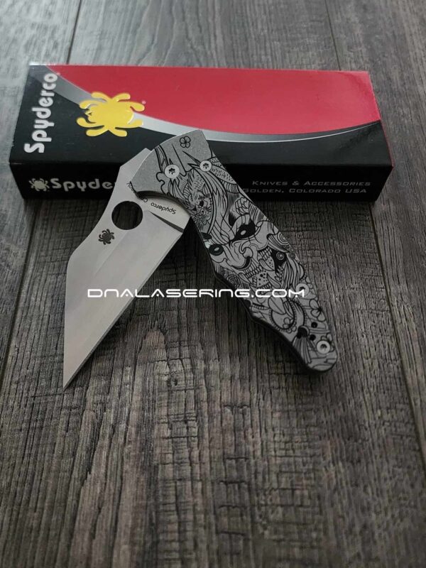 il_fullxfull.5225981097_6mn4-1.jpg Samurai Mask - Spyderco Yojimbo 2 - Deep Laser Engraved - Stonewash Titanium Scales - EDC Gear - Fully Installed Knife Option