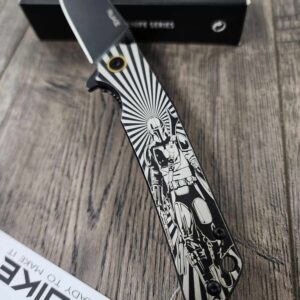 Mandalorian - Mando - Din Djarin - Ruike P801 Black - Fiber Laser Engraved - EDC Gear - Complete Knife