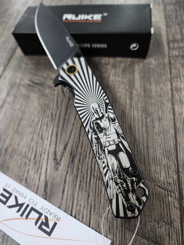 Mandalorian - Mando - Din Djarin - Ruike P801 Black - Fiber Laser Engraved - EDC Gear - Complete Knife
