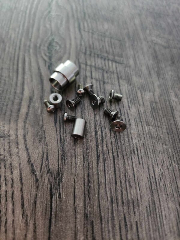 Spyderco PM3 - Titanium Scales Hardware Kit - Flytanium