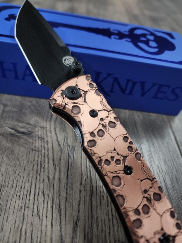 il_fullxfull.6626504462_qghu.jpg Chaves Redencion Street - Skulls Relief Engraved Copper Scales - Complete Knife - Black Elmax Blade - New In Box