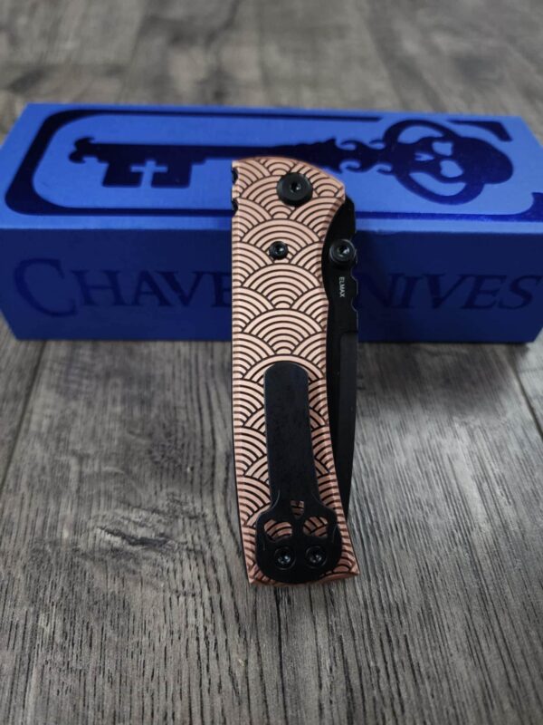 il_fullxfull.6650254134_q70l.jpg Chaves Redencion Street - Seigaiha Waves Relief Engraved Copper Scales - Complete Knife - Black Elmax Blade - New In Box