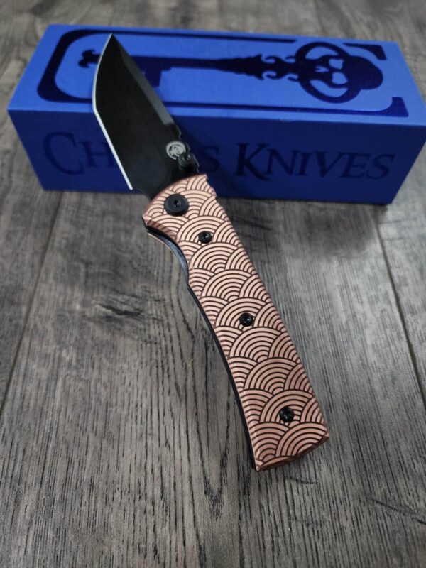 il_fullxfull.6650273068_a132.jpg Chaves Redencion Street - Seigaiha Waves Relief Engraved Copper Scales - Complete Knife - Black Elmax Blade - New In Box