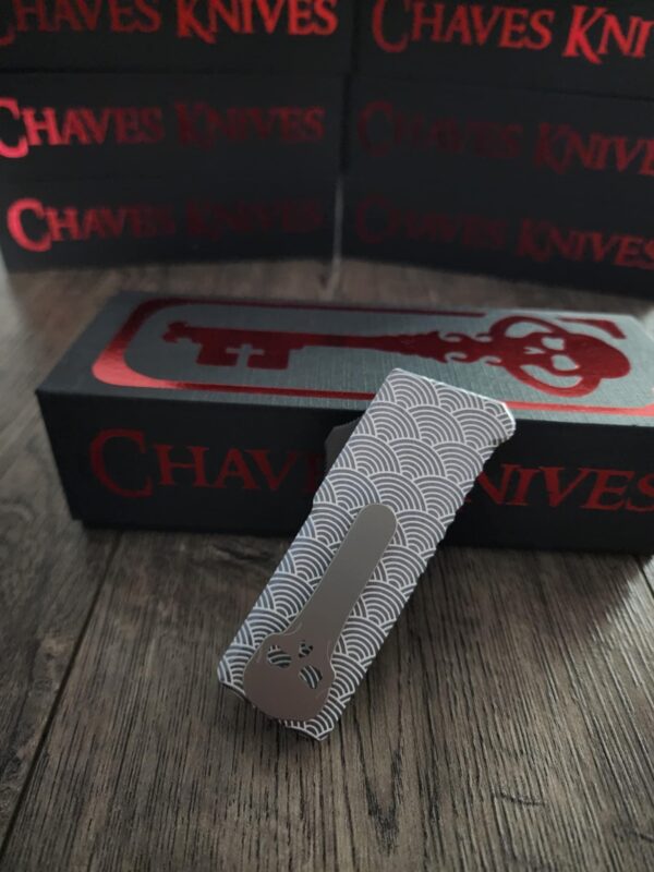 Chaves CHUB Handy Utility Blade-CHUB Auto Gray Crosshatch With Laser Engraved Seigaiha Waves Pattern - Made in USA! - Edc Knife New In Box!!