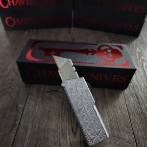 Chaves CHUB Handy Utility Blade-CHUB Auto Gray Crosshatch With Laser Engraved Seigaiha Waves Pattern - Made in USA! - Edc Knife New In Box!!