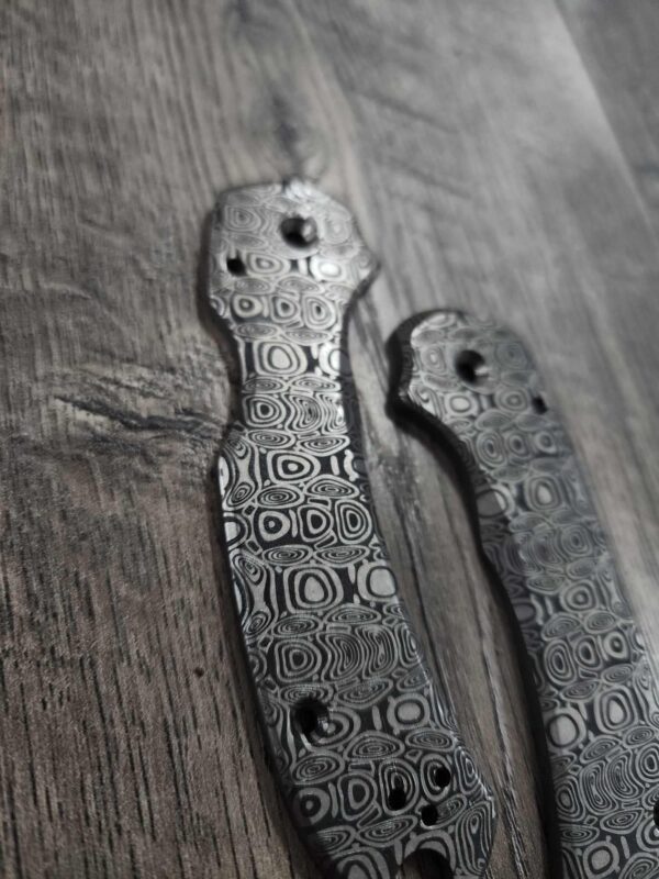 Spyderco Para 3 Titanium Scales + AWT Skinny Cut + Dama Ladder Pattern Laser Engraved