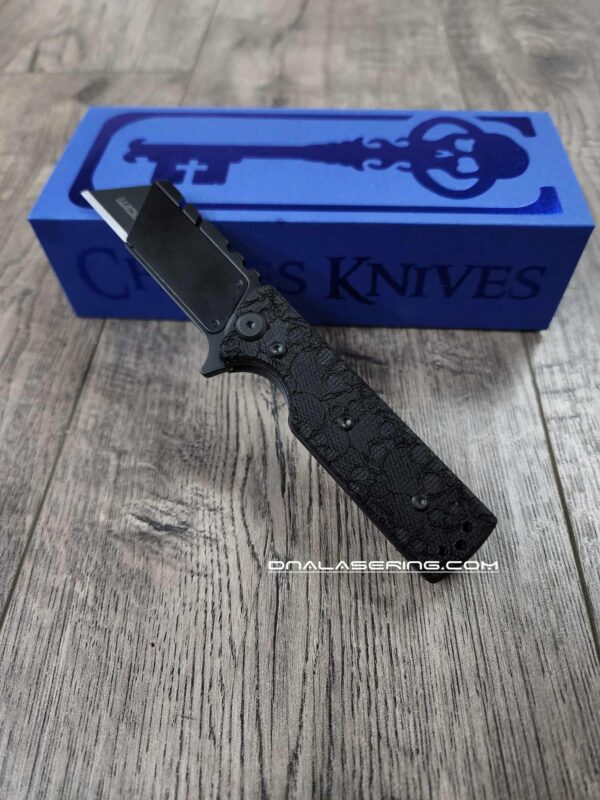 Chaves C.H.U.B. Flipper Linerlock PVD Coated with laser engraved Skulls pattern! Utility knife - EDC knife - Complete knife - New In Box