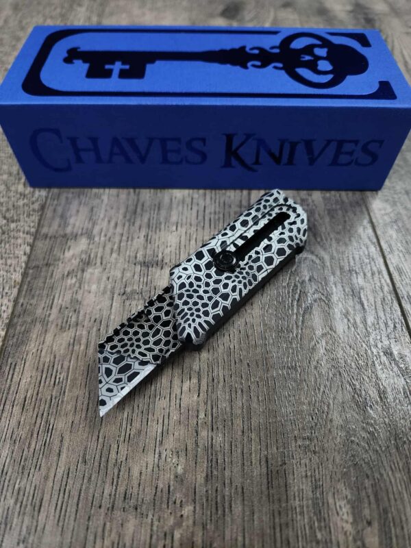 Chaves C.H.U.B. Slipper Slide Lock PVD Coated with laser engraved Kryptec pattern! Utility knife - EDC knife - Complete knife - New In Box