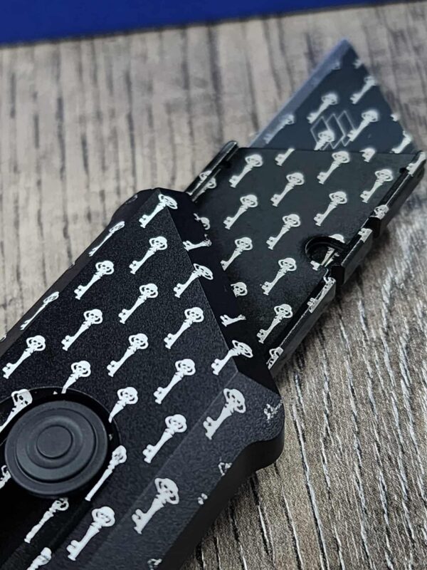 Chaves C.H.U.B. Slipper Slide Lock PVD Coated with laser engraved Key pattern! Utility knife - EDC knife - Complete knife - New In Box