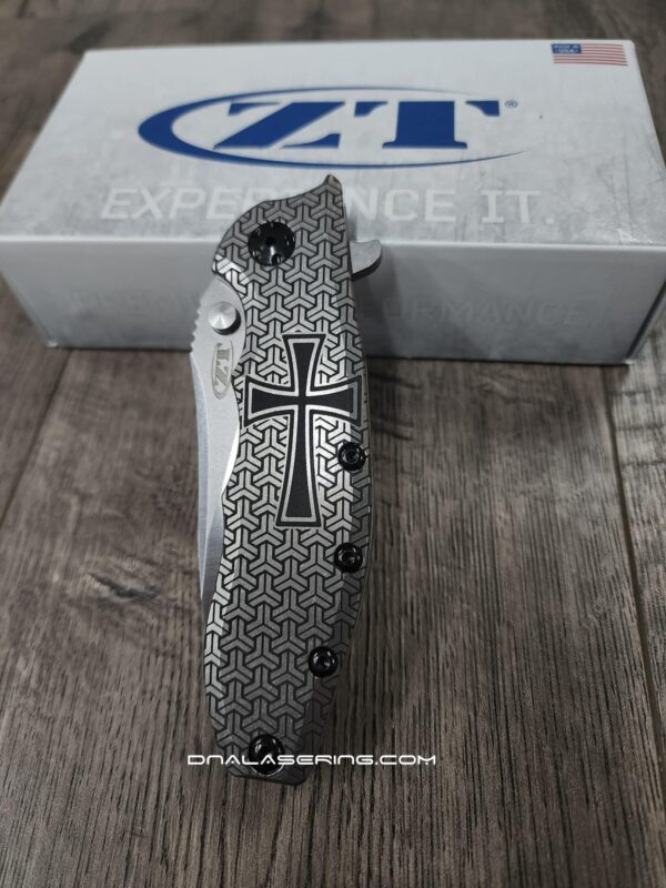 Crusader Cross - ZT Hinderer Slicer Framelock - Deep Fiber Laser Engraving - Geometric Background - EDC Knife - NIB
