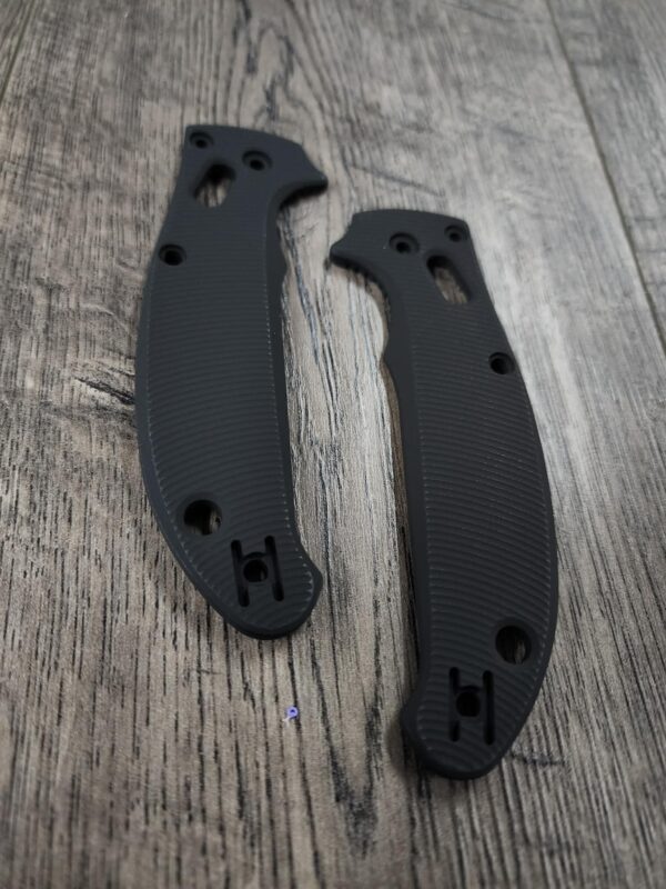 Spyderco Manix 2 Lightweight AWT (LW) Scales – Aggressive Agent Series – Linerless – Cerakote - Armor Black