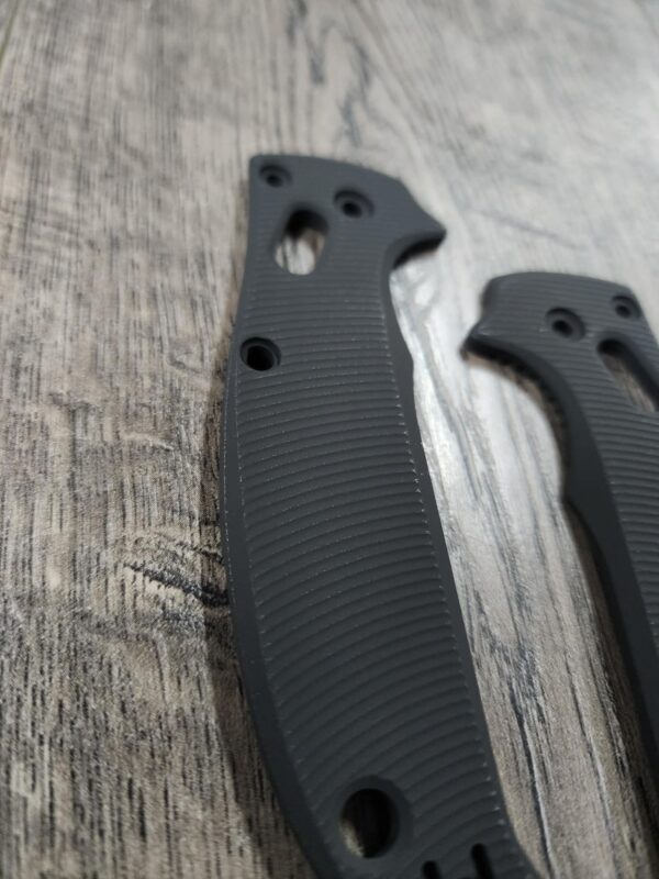 Spyderco Manix 2 Lightweight AWT (LW) Scales – Aggressive Agent Series – Linerless – Cerakote - Armor Black