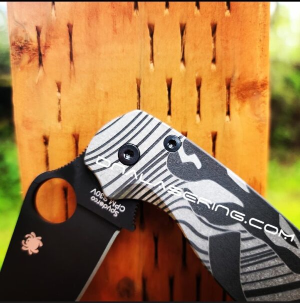 il_fullxfull.3845957108_hjsy.jpg Mandalorian Mythosaur - Beskar Ingot - Spyderco PM2 - Fiber Laser Deep Engraved - Titanium Knife Scales - EDC - Knife & Hardware Optional
