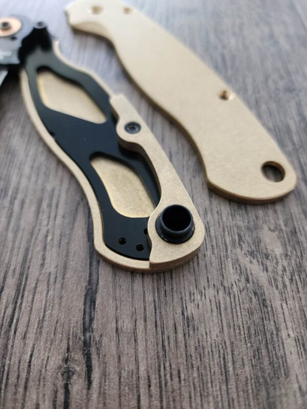 Spyderco PM2 - Brass Backspacer Flytanium