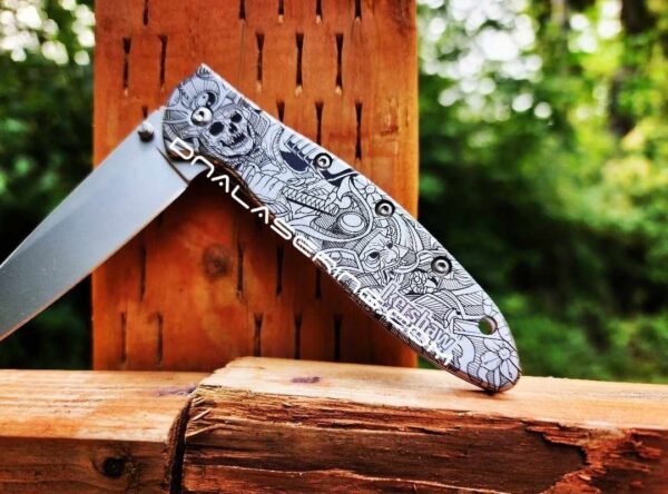 il_fullxfull.5081689398_5mfj.jpg Japanese Warrior - Samurai Skull - Kershaw Random Leek Framelock - Deep Fiber Laser Engraving - EDC Gear - Complete Knife