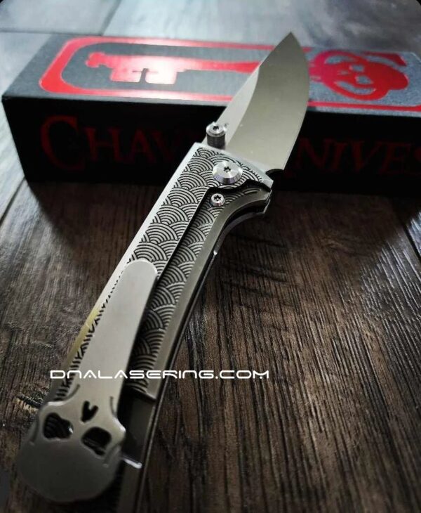 il_fullxfull.5905390376_pns5.jpg Chaves Knives Relief Engraved RCK9 With Samurai Devil Mask Theme !! Titanium - M390 steel - COMPLETE KNIFE!! With Extra clip - New in box