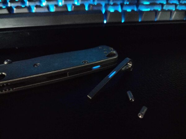 Benchmade Bugout - BLUE Glow - Backspacer- Satin - Flytanium Gear