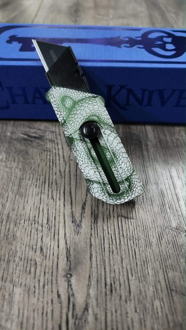 il_fullxfull.8101484593_owai.jpg Chaves CHUB Utility Knife – Green Anodized 3D Snake Pattern – Custom Engraved Utility Blade – Premium EDC Box Cutter – New In Box