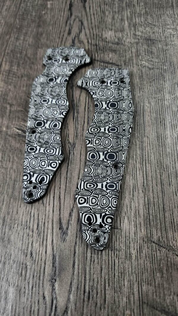il_fullxfull.8204877757_mybj.jpg Spyderco Yojumbo Titanium Scales | Black Anodized Damascus Ladder Pattern | Custom Laser Engraved Titanium Scales