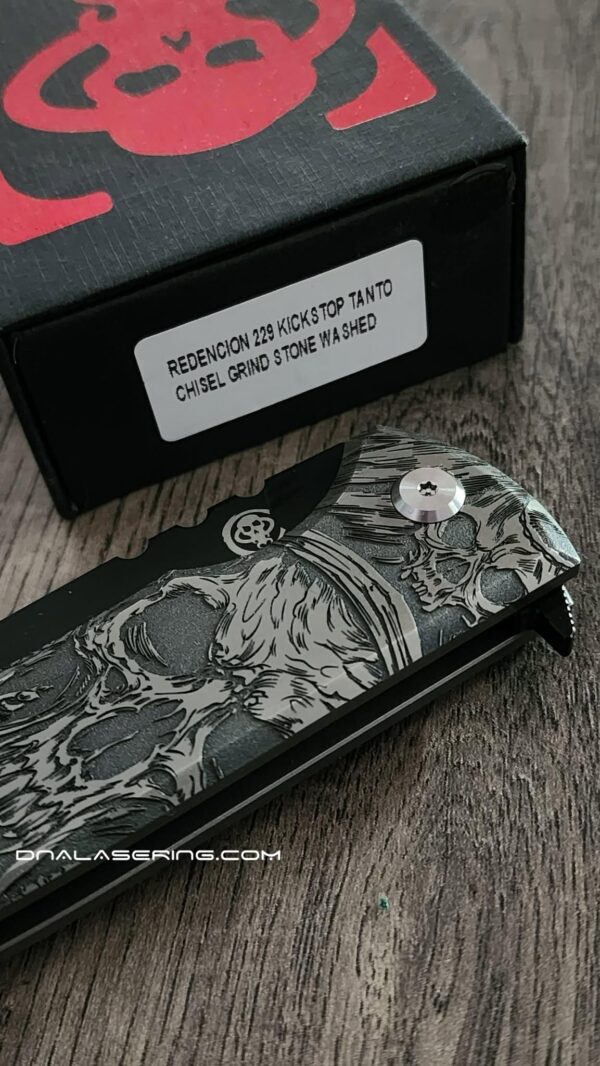 il_fullxfull.8386003250_13r1.jpg Chaves 229 Redencion KickStop Chisel – M390 DLC Blade – Titanium w/ Davby Jones Relief Engraving (Single Sided) – Custom Knife