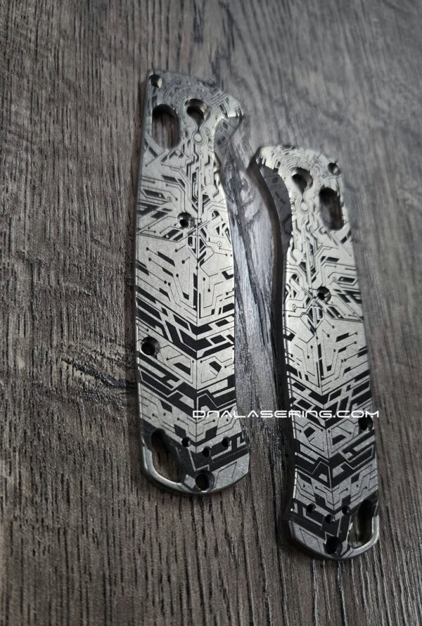 BLEM - Bugout 535 TI - Circuit Board BLEMISH - Benchmade Bugout 535 - Titanium Scales - Circuit Board Laser Engraving