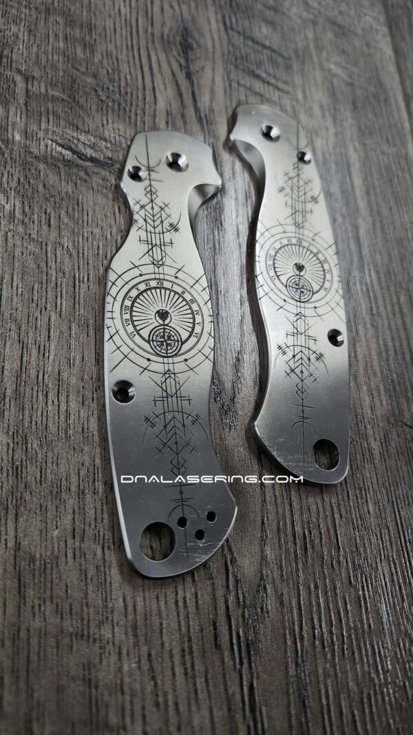 BLEM - PM2 TI vegvisir BLEMISH - Spyderco PM2 - Titanium Paramilitary 2 Scales - Vegvisir Norse Laser Engraving