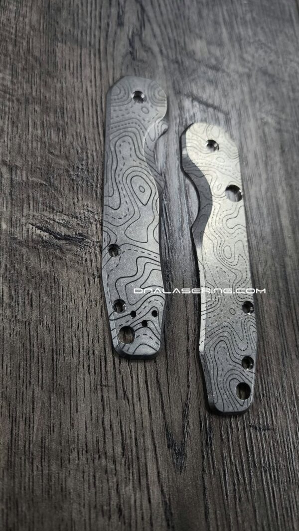 BLEM - Smock small pivot TI topo BLEMISH - Spyderco Smock - Titanium Small Pivot Scales - Topographic Laser Engraving