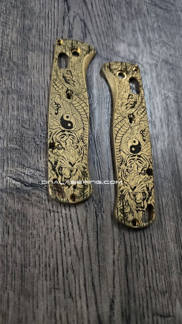 BLEM - bugout 535 brass dragon tiger yinyang BLEMISH - Benchmade Bugout 535 - Brass Scales - Dragon/Tiger Yin-Yang Laser Engraving